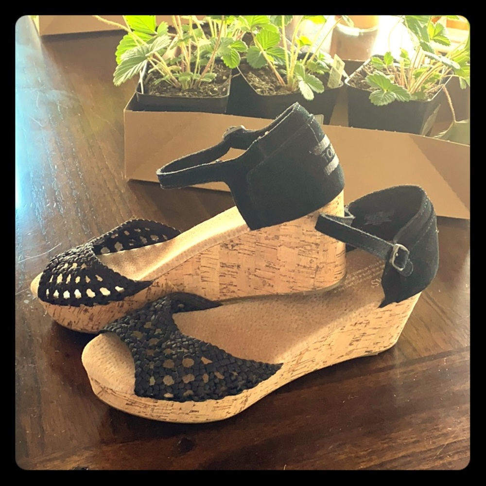 🖤🌻👡TOMS WEDGE SANDALS -LIKE NEW SZ 8